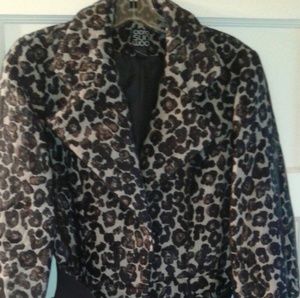 Clara.s printed Jacket with Belt.